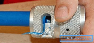The shaver cuts off the top layer of plastic together with the reinforcing layer