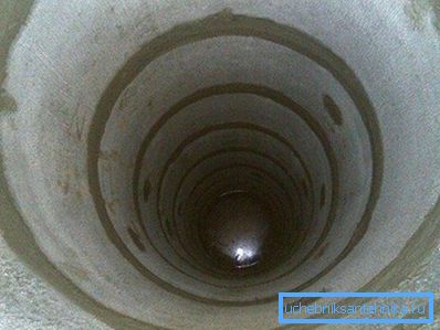 The seams between the rings are cemented The seams between the rings are cemented