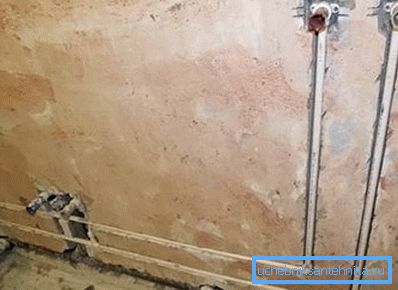 Hidden laying of water pipes in the wall Hidden laying of water pipes in the wall