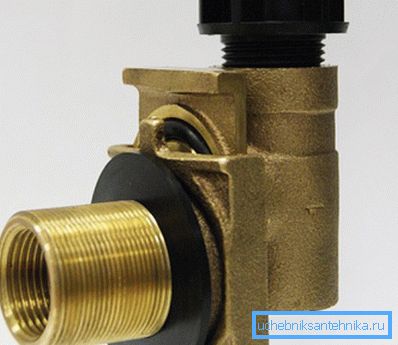 Downhole adapter Downhole adapter