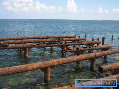 Too rusty materials or pipes that have come in contact with salt water should not be used for such construction, as they may be corroded. Too rusty materials or pipes that have come in contact with salt water should not be used for such construction, as they may be corroded.