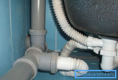 Drain under the bath. Drain under the bath.