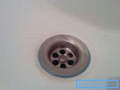 Drain hole in the sink. Drain hole in the sink.