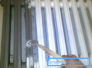 Outside, the radiator is painted last Outside, the radiator is painted last