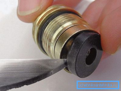 Remove the gasket for replacement Remove the gasket for replacement