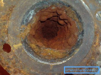 The picture allows you to assess the overgrowth of steel pipe. The picture allows you to assess the overgrowth of steel pipe.