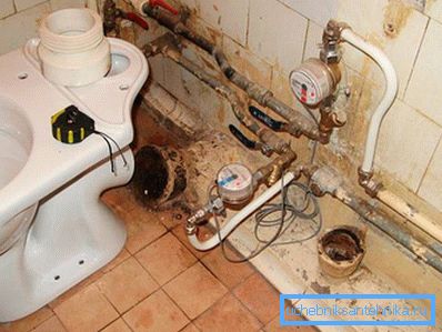 901 Dismantling toilet bowl