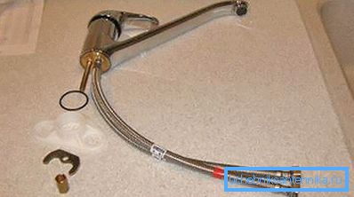 We assemble the device and connect the flexible hoses.
