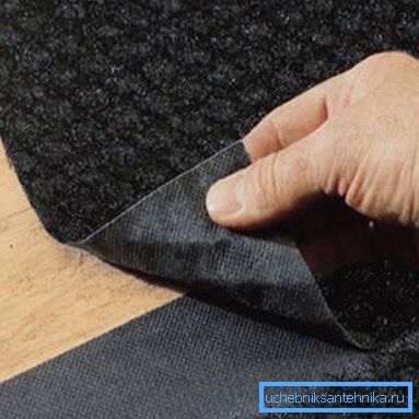 We observe overlaps when laying roll materials. We observe overlaps when laying roll materials.