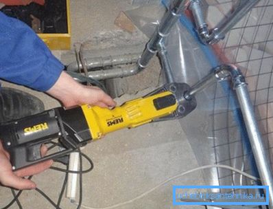Connecting steel pipes with fittings Connecting steel pipes with fittings