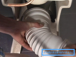 Connect the drain and sewer. Connect the drain and sewer.