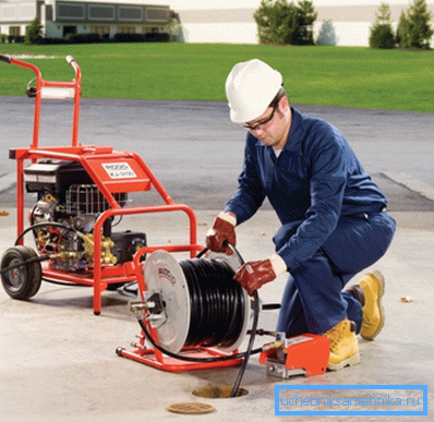 Modern equipment for hydrodynamic cleaning can be quite compact. Modern equipment for hydrodynamic cleaning can be quite compact.