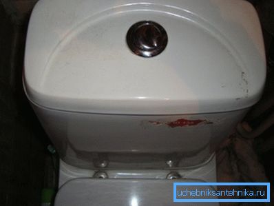 Modern drain tank with a button Modern drain tank with a button
