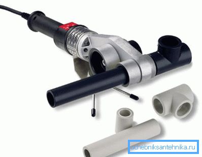Soldering pipes with a soldering iron Soldering pipes with a soldering iron