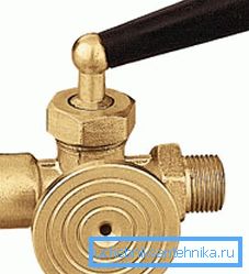 The special three-way valve has a platform for installing a pressure gauge