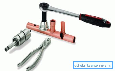 Methods for connecting copper pipes Methods for connecting copper pipes
