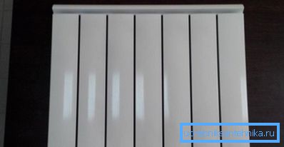 The service life of aluminum radiators that are anodized is about 40 years. The service life of aluminum radiators that are anodized is about 40 years.