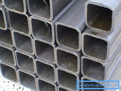 Steel profiled pipe for the assembly of metal structures Steel profiled pipe for the assembly of metal structures