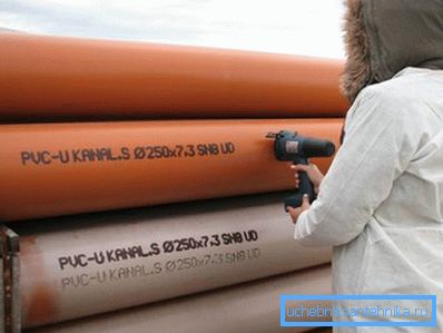 Steel elements for the assembly of water mains with marking