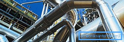 Steel structures at an oil refinery