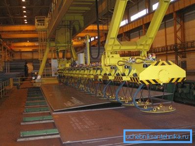 Mill for the production of pipes. Mill for the production of pipes.