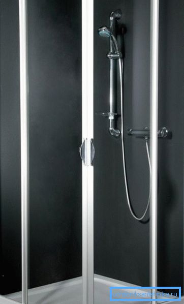 Standard shower enclosure with sliding doors Standard shower enclosure with sliding doors