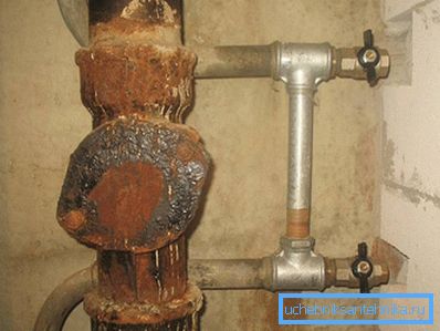 2784 Leaking old cast iron sewer