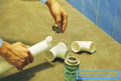 Try to apply glue as evenly as possible. The success of the entire operation will largely depend on this. Try to apply glue as evenly as possible. The success of the entire operation will largely depend on this.