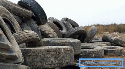 1179 Old car tires