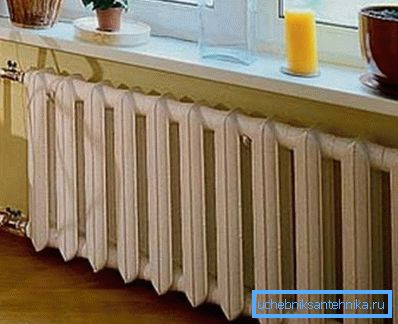 Old cast-iron batteries are not the most attractive, they are not always easy to fit into the interior of the room. Old cast-iron batteries are not the most attractive, they are not always easy to fit into the interior of the room