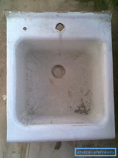 Old sinks with damaged enamel are not very attractive. Old sinks with damaged enamel are not very attractive.