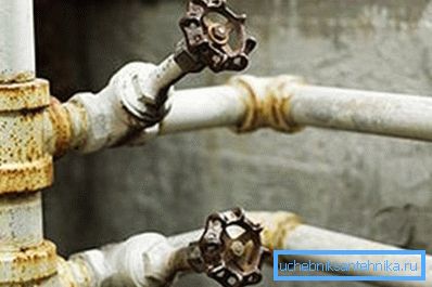 Old pipes - a depressing sight Old pipes - a depressing sight