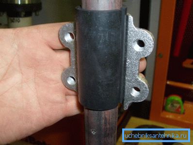We put the repair clamp on the pipe with our own hands We put the repair clamp on the pipe with our own hands