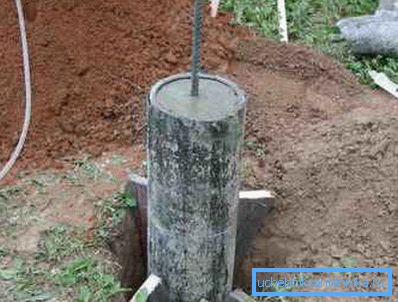Strobe, poured concrete. Strobe, poured concrete.