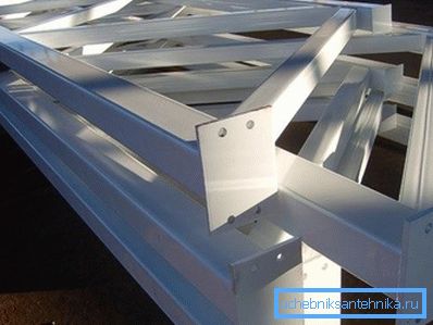 Construction trusses assembled using shaped pipes Construction trusses assembled using shaped pipes
