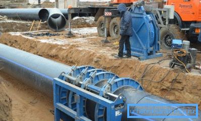 Welding of polyethylene pipe. Welding of polyethylene pipe.