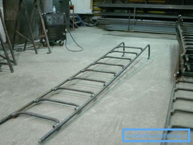 Welded metal ladders for sewer wells Welded metal ladders for sewer wells