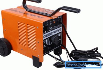 Welder for joining metal products Welder for joining metal products