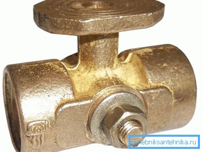 From above - a flange under the control manometer. From above - a flange under the control manometer.