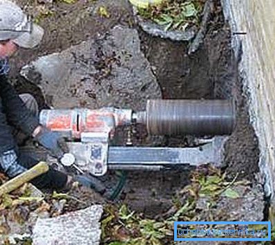Drilling holes in the foundation - using a cutter with a diamond cutter Drilling holes in the foundation - using a cutter with a diamond cutter