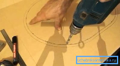 The drill should mark the place for the jigsaw on the inner edge
