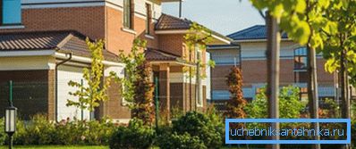 This is a modern holiday village in the Leningrad region. This is a modern holiday village in the Leningrad region.