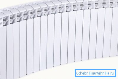 Such a radiator is difficult to install, it is easier to use two small options. Such a radiator is difficult to install, it is easier to use two small options.
