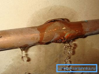 Leaking in a pipe is a huge nuisance not only for you, but also for the neighbors Leaking in a pipe is a huge nuisance not only for you, but also for the neighbors