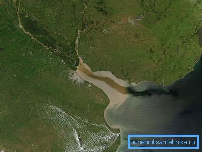 Flowing water inevitably carries sludge flowing water inevitably carries sludge