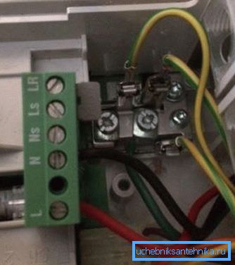 Typical wire placement when connected to power Typical wire placement when connected to power