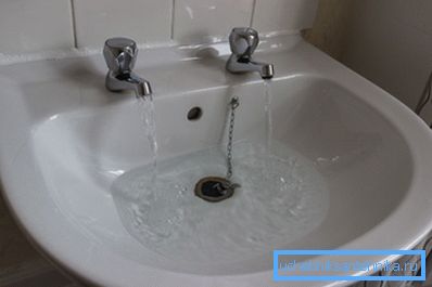 Typical british washbasin. The photo was taken by a Russian tourist in the port of Glasgow in May 2014. Typical british washbasin. The photo was taken by a Russian tourist in the port of Glasgow in May 2014.