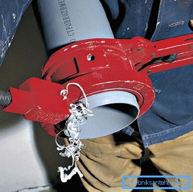 Pipe facing with roller cutter