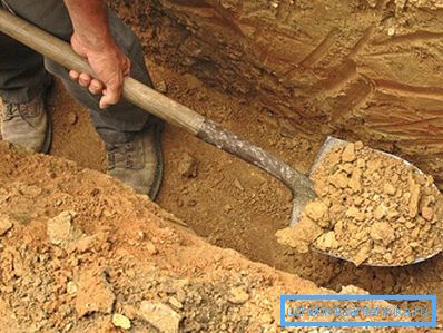 2747 Trench for sewer pipe