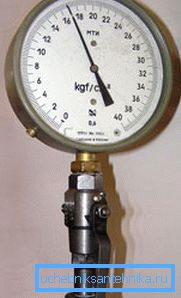 A three-way valve under the gauge will allow you to release pressure without dismantling the device. A three-way valve under the gauge will allow you to release pressure without dismantling the device.